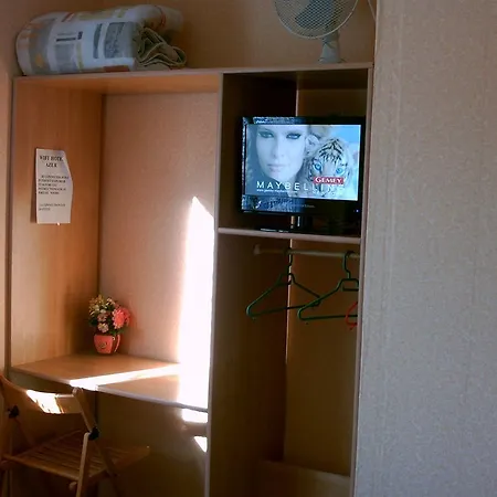 Azur Hotel *